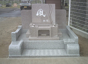 風の流れモチーフ墓