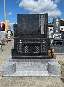 シラカバの木といしんこ地蔵のある生前墓(1)